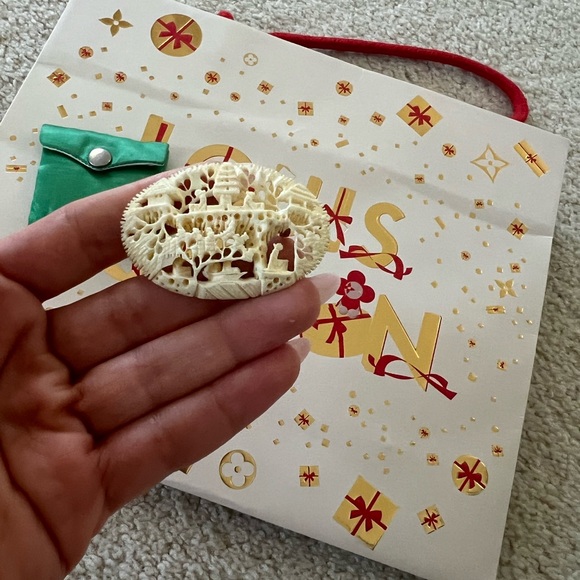 Vintage Jewelry - Vintage 1930s Carved Ivory Bone Brooch Art Deco Bone Brooch African Ivory